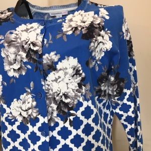 Isaac Mizrahi Blue, Black & White Sweater with 3/4 Sleeve 
Size Small